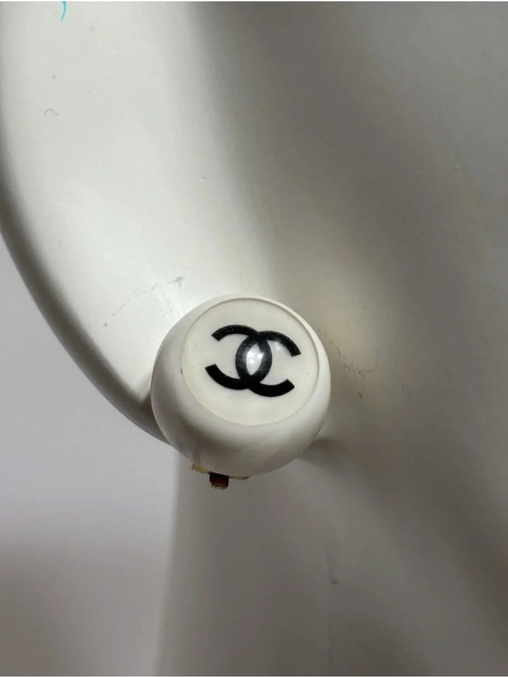 CHANEL vintage White Round CC Logo Button Earrings
